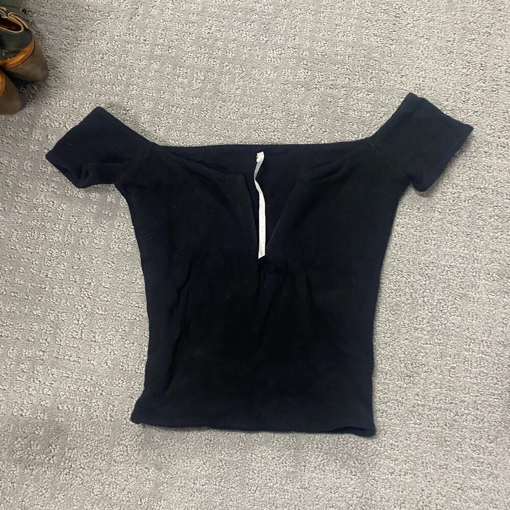 ARE YOU AM I Black Off-Shoulder Short Sleeve Top